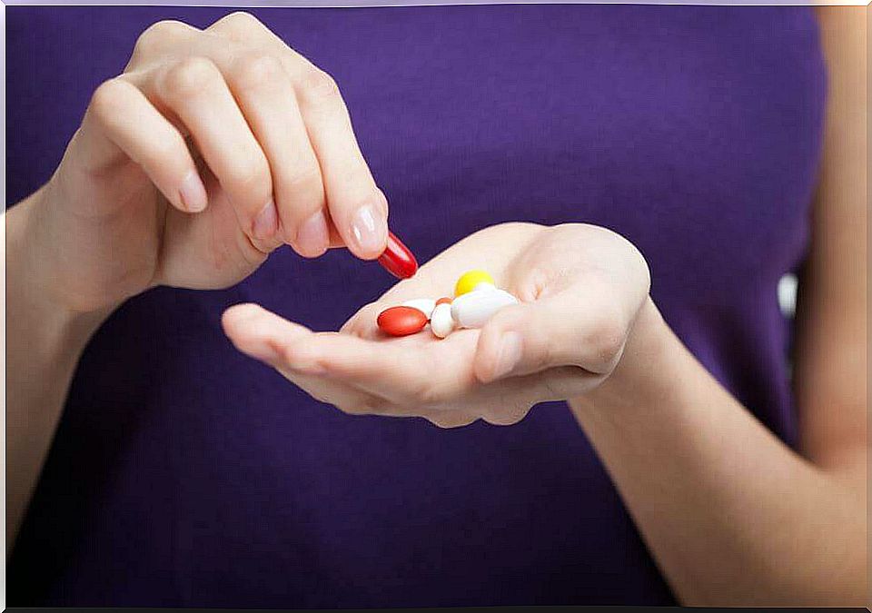 hands with pills