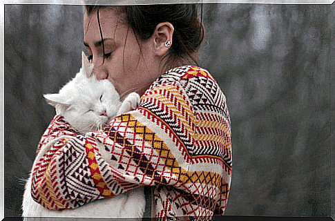 Woman hugs a cat